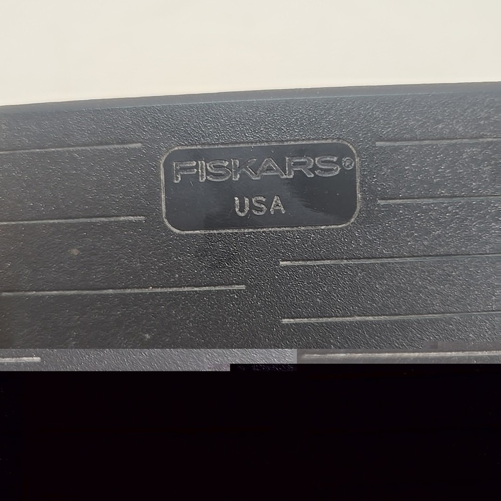 Fiskars Paper Trimmer 12" Portable Craft Cutter With Ruler Guide - Picture 4 of 10